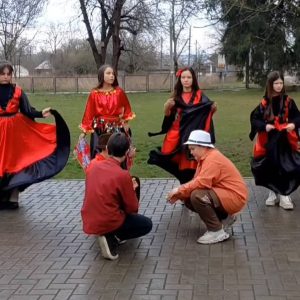 În perioada 01–08 aprilie în Gimnaziul „Grigore Vieru” s-au desfășurat activități dedicate istoriei și culturii romilor